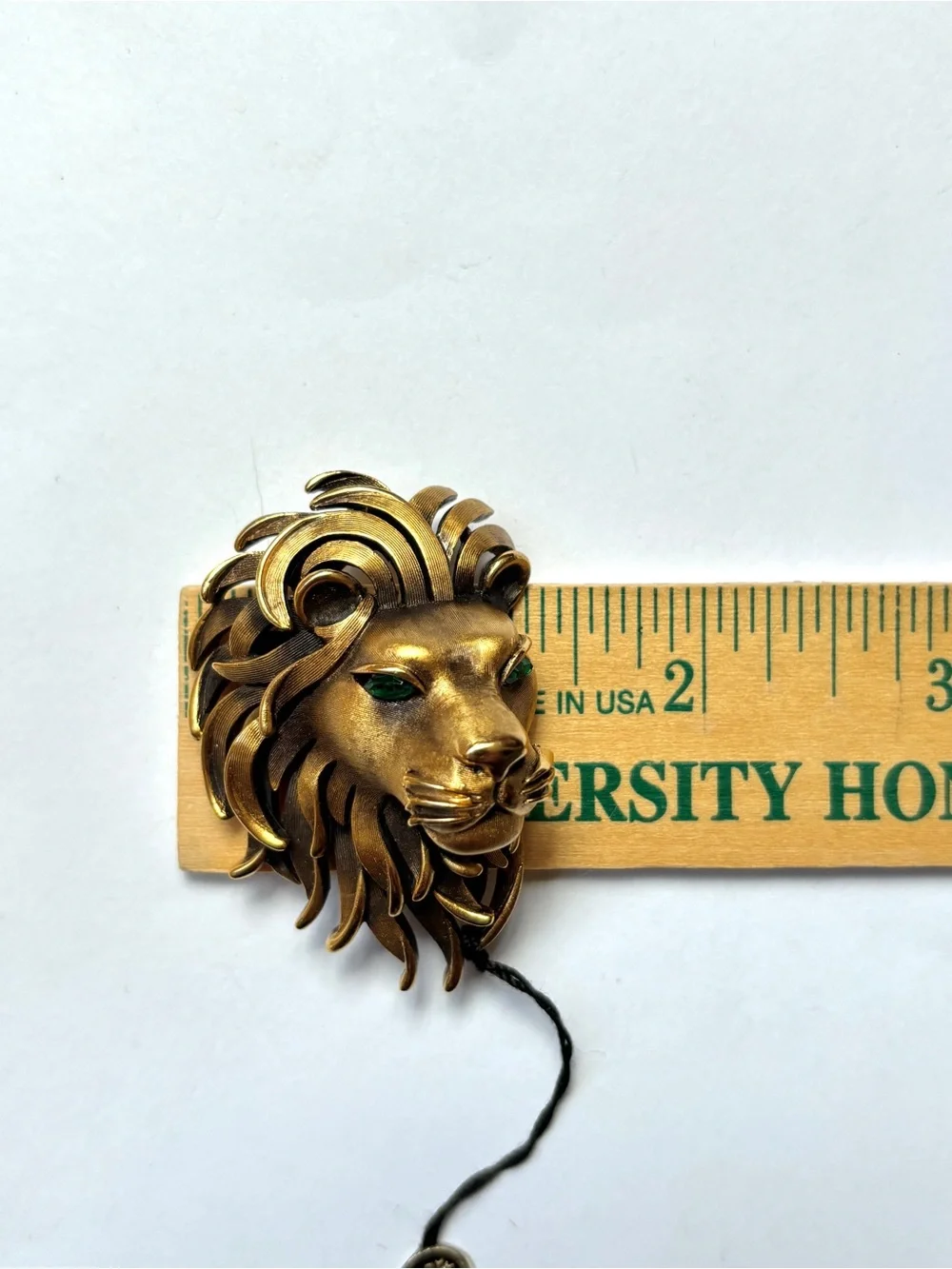Vintage Crown Trifari golden lions head with green eyes brooch pin NWT